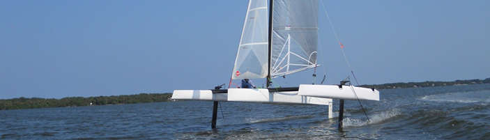 foiling trimaran